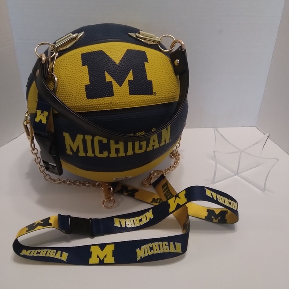 LIMITED EDITION HANDMADE "MICHIGAN" Basketball Purse - Picture 7 of 16